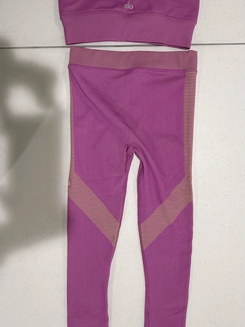 ALO Yoga Women’s Purple & Lime Green Seamless Active Leggings & Bra